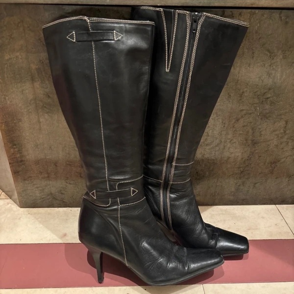Elegant Black Leather Heeled Boots